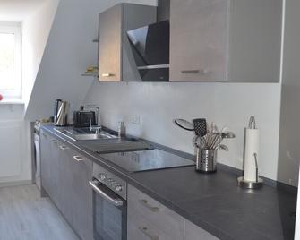 2.5 room apartment in central forest location Essen-Bredeney/Rüttenscheid - Essen - Kitchen