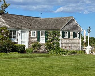 Waterfront Delft Haven Historic West End Cottage with Parking. Finest Location. - Provincetown - Building