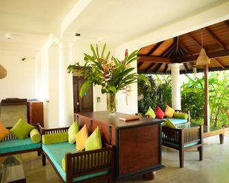 Kingfisher - Galle - Front desk