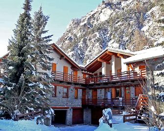 Apartment With Fireplace - Antey-Saint-André - Edificio