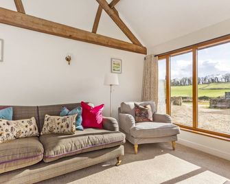 1 Homepiece - Chipping Campden - Living room