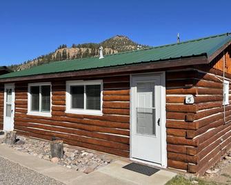 Cozy cabin #5 at Aspen Ridge Cabins - South Fork - Edificio