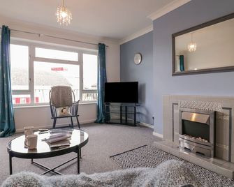The Upper Circle, Pet Friendly In Clacton-On-Sea - Clacton-on-Sea - Living room
