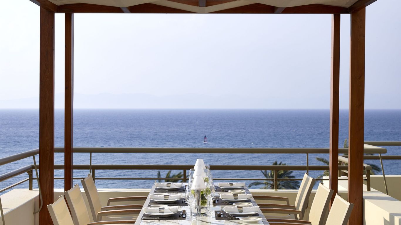 أموس هوتل آند سبا