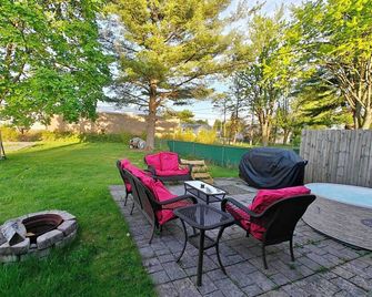 Artistic Home in Lewisburg with sauna tent and hot tub - Lewisburg - Patio