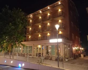 Hotel Serafini - Misano Adriatico - Gebäude