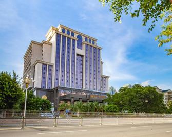 Sanya Yuexin Tomorrow Hotel - Sanya - Building