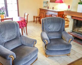 Les Chenes by Interhome - Salviac - Olohuone