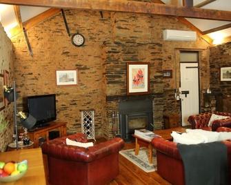 William Hunt's Retreat - Redwood Studio - Watervale - Wohnzimmer