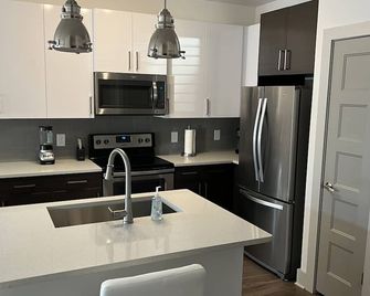 Beautiful 1 Bdrm short walk to Truist Park - Smyrna - Kitchen