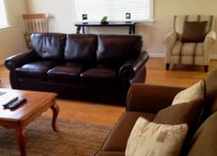 Luxurious 5-Star 3br Elite Location - Virginia Beach - Living room