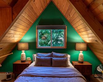 Fabulous 2 Bedroom/2 Bath A-frame Retreat - The Coolest Place On Whidbey Island! - Clinton - Habitación