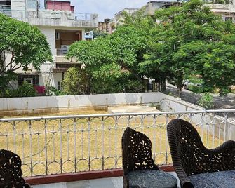 Gullu Kuku Homestay - Jaipur - Balcony