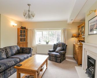 Stakesby House Apartment 1 - Whitby - Stue