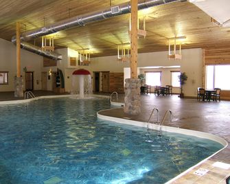 Holiday Inn Express Munising-Lakeview By IHG - Munising - Pool