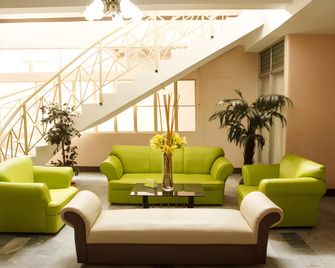 Gv Hotel Davao - Dávao - Lounge