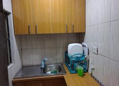 The Edgewood Manor, Entire Service apartment with 24 hours power - Akure - Kitchen