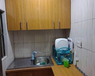 The Edgewood Manor, Entire Service apartment with 24 hours power - Akure - Kitchen
