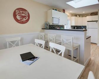 Sand Bucket Cottage - Pacific Beach - Comedor