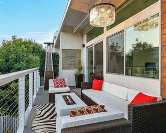 Living the Dream By the Beach-minutes away - Santa Monica - Balcony