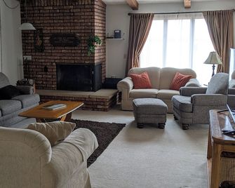Lake View Grand House - Augusta - Sala de estar