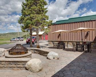 Snake River Roadhouse By Kabino Air Conditioning Wifi Bar Below Pool Table Shuffleboard Yummy Food - Swan Valley - Patio
