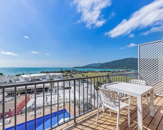 Ocean Views 16 Pool & Spa Wi-Fi - Airlie Beach - Balkon