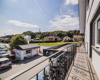 Guesthouse Siva Caplja - Pettau - Balkon