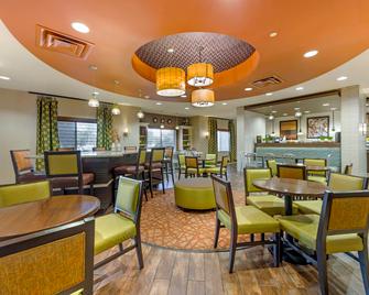 بست ويسترن بلس توبيلو إن آند سويتس - توبيلو - غرفة طعام