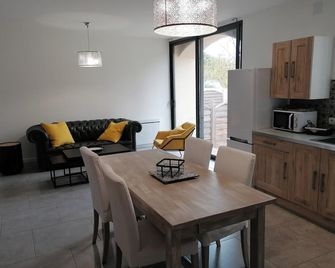 Maison de charme à Sainte-Geneviève-lès-Gasny avec jardin paisible - Sainte-Geneviève-lès-Gasny - Comedor