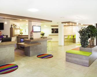 Ibis Styles Niort Poitou Charentes - Vouillé - Front desk