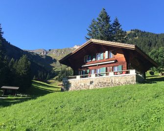 Family friendly, charming, traditional Swiss Alpine Chalet - Grindelwald - Bâtiment