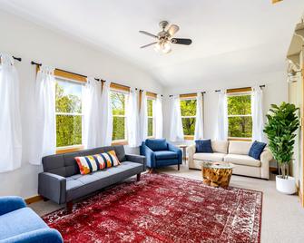 River Access Cabin with Hot Tub, Fire Pit, & WiFi! - Berkeley Springs - Living room