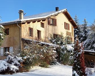 A sunny haven of peace with seasonal swimming pool - Venterol - Будівля