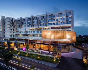 Grand Mercure Yogyakarta Adi Sucipto - Yogyakarta - Building