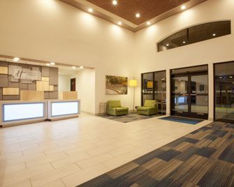 Holiday Inn Express & Suites Davis - University Area By IHG - Davis - Lobby