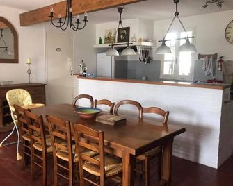 Les Vieilles Ombres - La Vigne - Les Touches-de-Périgny - Comedor