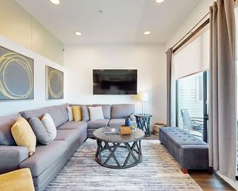 Illume 412 - Nashville - Salon
