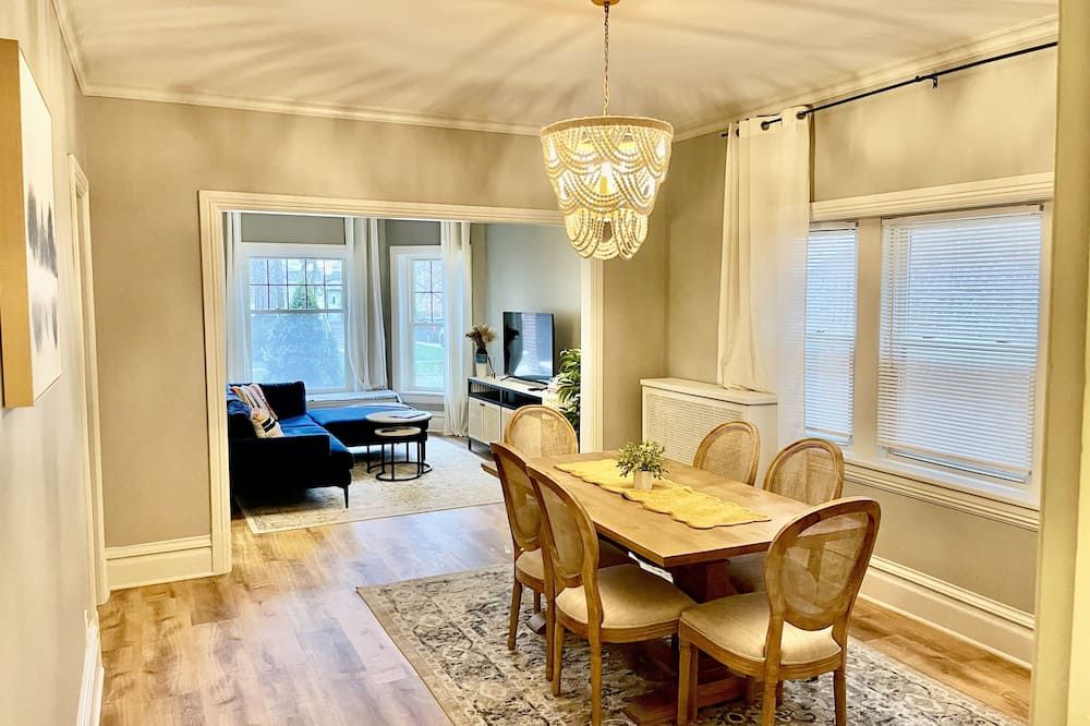 Dining room view of Lovely vintage Oak Park 3bd 1ba perfectly located near public transit & Chicago