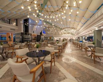 Hotel Aqua - İçmeler - Restaurante
