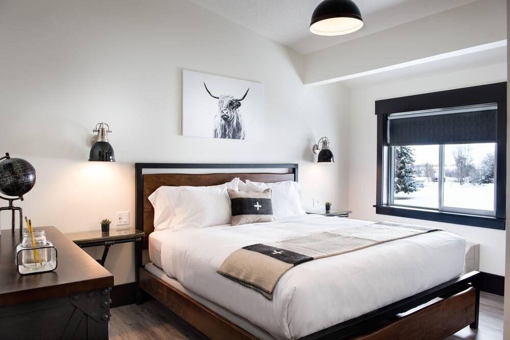 Compass Rose Lodge - Huntsville - Bedroom