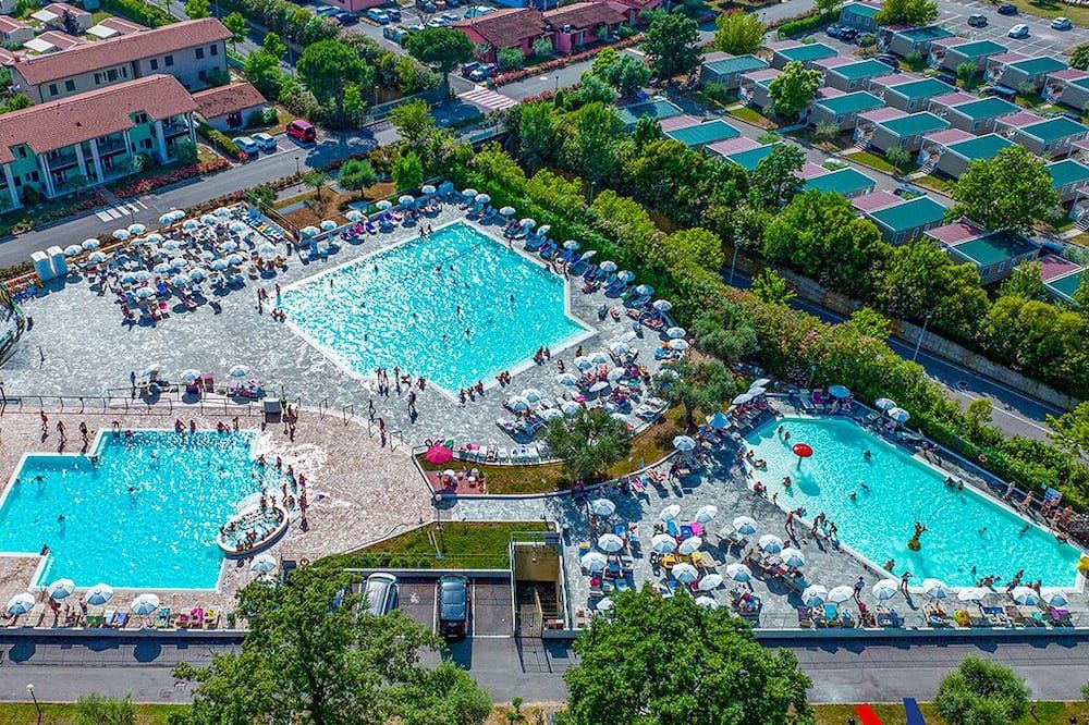 Bungalow 2 + 2 - One Bedroom Resort, Sleeps 4 - Sirmione - Basen