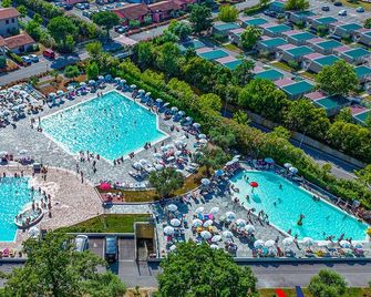 Bungalow 2 + 2 - One Bedroom Resort, Sleeps 4 - Sirmione - Basen