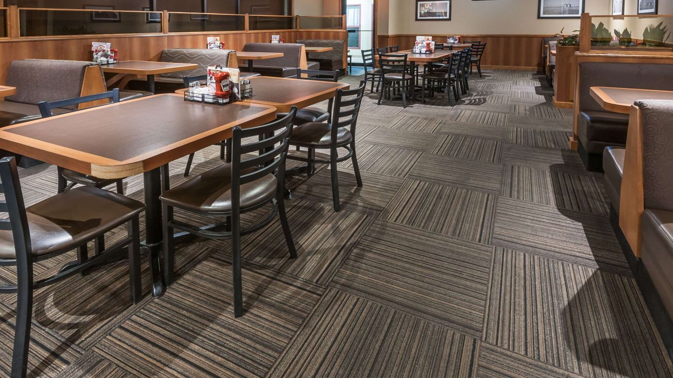 Super 8 Edmonton West