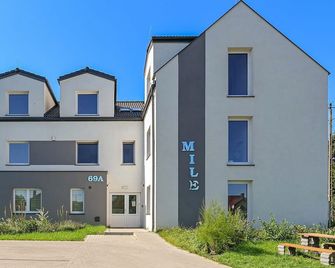 Mile Gdansk Airport - גדנסק - בניין