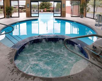 Comfort Suites Parkersburg South - Mineral Wells - Pool
