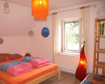 Llama and Maine Coon farm in sunny and secluded location in Biederbach 3 rooms - Gutach im Breisgau - Schlafzimmer
