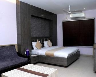 Hotel Mukund palace - 馬圖拉 - 臥室