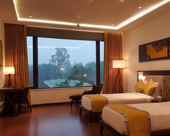 Gulmohar Greens Golf & Country Club - Ahmedabad - Bedroom