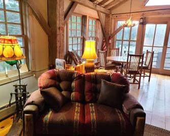 Beautiful Honeymoon Cottage close to Manchester Vermont. {Manchester Center} - Manchester - Sala de estar